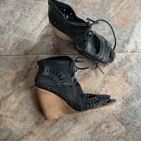 Jeffrey Campbell size 8.5 black - Picture 6 of 7